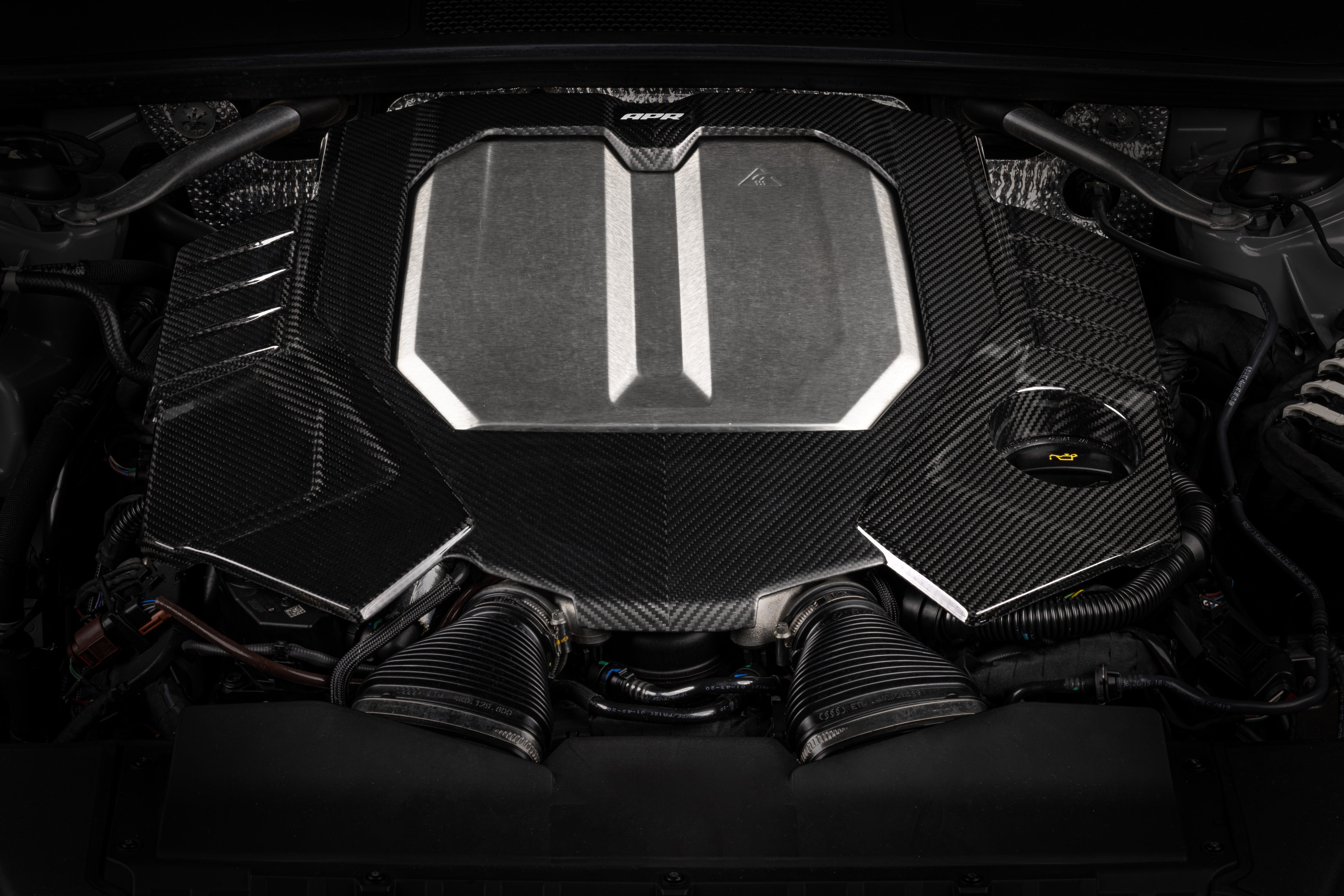 APR Engine Cover - 4.0T EA825 (C8) RS6RS7 - Carbon fibre - Image 3670